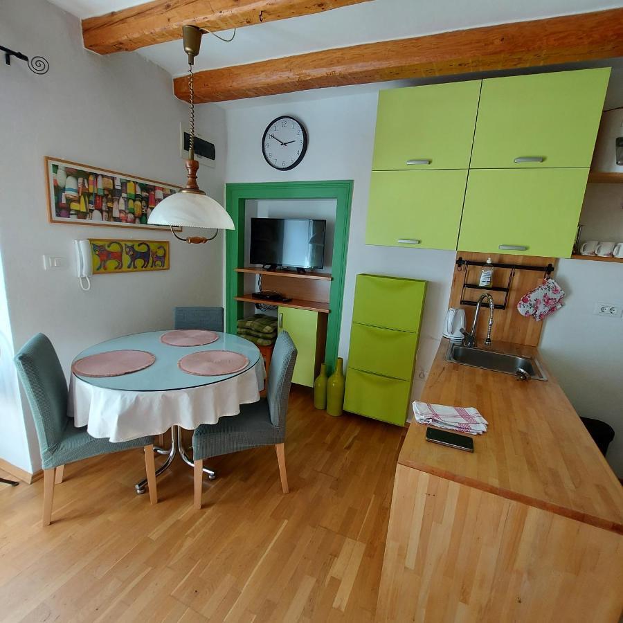 Stella - Parking Apartment