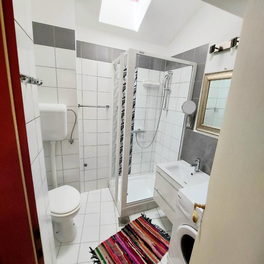 Stella - Parking Apartment Piran
